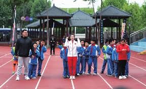 国足本届世预赛对日沙澳战绩为六战全败，上届战绩2平4负